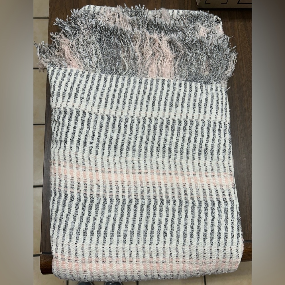 New America & Beyond Winter Cape in Pink/Black/White/Cream - No Size - Picture 8 of 9